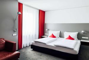 Postel nebo postele na pokoji v ubytování Vienna House Easy by Wyndham Stuttgart