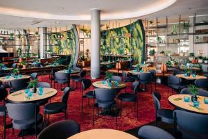 Reštaurácia alebo iné gastronomické zariadenie v ubytovaní Vienna House by Wyndham Andel's Cracow