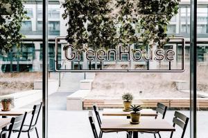 Um restaurante ou outro lugar para comer em Vienna House by Wyndham Mokotow Warsaw