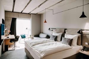Cama ou camas em um quarto em Vienna House by Wyndham Mokotow Warsaw