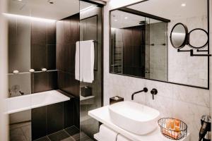 Um banheiro em Vienna House by Wyndham Mokotow Warsaw