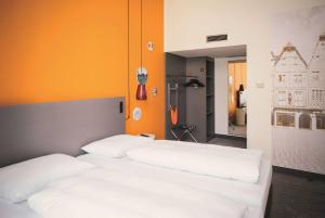 Postel nebo postele na pokoji v ubytování Vienna House Easy by Wyndham Trier