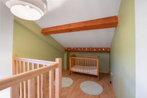 Łóżko lub łóżka w pokoju w obiekcie Le Cerf, chalet cocooning avec piscine et billard