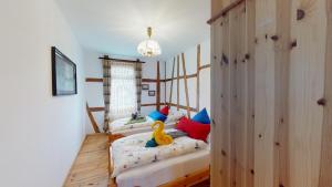 two twin beds in a bedroom with a wooden wall at Ferienwohnungen Fertsch in Sonneberg
