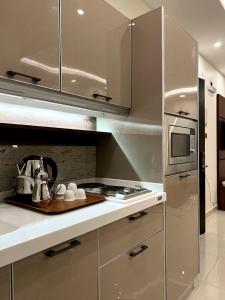 a kitchen with stainless steel appliances and a microwave at Ramz Al Diyafa 2 in Taif
