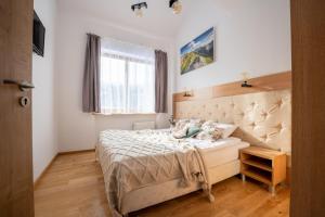 Posteľ alebo postele v izbe v ubytovaní Apartamenty Jasiowe Turnie nr 3 i nr 10 Krupówki 3km