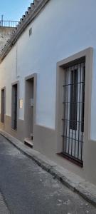 a white building with windows on the side of it at APARTAMENTOS IGLESIA DE SANTIAGo II in Jerez de la Frontera