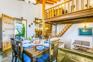 a dining room with a table and chairs at Villa Agapi Episcopi in Episkopí