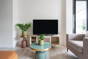 Televízia a/alebo spoločenská miestnosť v ubytovaní limehome Barcelona Rector Triadó