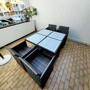 Posedenie v ubytovaní T2 à côté de la mer quartier des Quilles