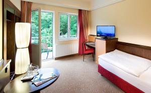 Postel nebo postele na pokoji v ubytování EurothermenResort Bad Hall - Hotel Miraverde + 14 fotografií