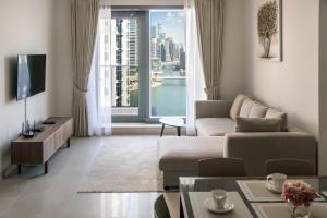 Posezení v ubytování FAM Living - Sparkle Towers 1B - Marvelous Marina Views