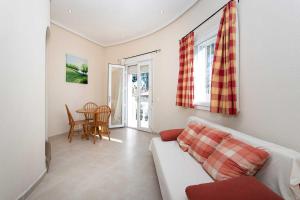 a living room with a couch and a table at CH Villa Golf Park La Marquesa in Rojales +36 photos