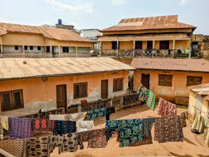 an old town with clotheslines in front of buildings at Chambres d'hôtes - Chez Mama Sêdjro in Porto-Novo