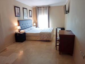 Postel nebo postele na pokoji v ubytování Hotel Sol Sanlúcar