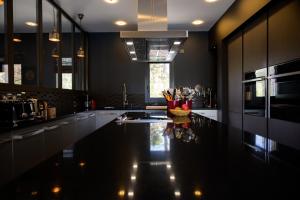 a kitchen with a counter top in a room at Maison-M AIX in Meyreuil