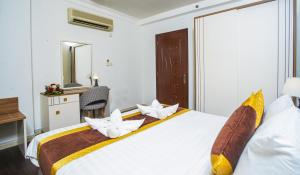 Letto o letti in una camera di La Villa Suites Hotel