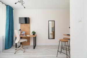 Televízia a/alebo spoločenská miestnosť v ubytovaní Modern Studio Cracow Rakowicka 14 by Noclegi Renters