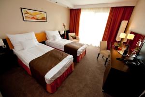 Postel nebo postele na pokoji v ubytování Abacus Business & Wellness Hotel