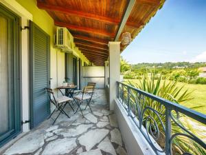 Balkón nebo terasa v ubytování Cozy Family Friendly Apartment with large garden close to beaches - Dirella