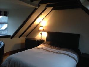 En eller flere senge i et værelse på Lochend Farmhouse