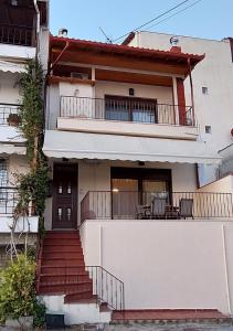 A balcony or terrace at To Spitaki Még 37 kép