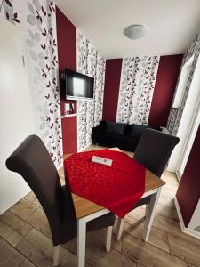 a living room with a table and a couch at Gästehaus Hanseat in Bremerhaven
