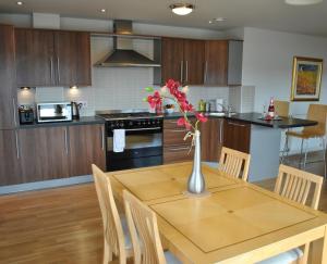 A cozinha ou cozinha compacta de Dreamhouse Apartments Edinburgh City Centre