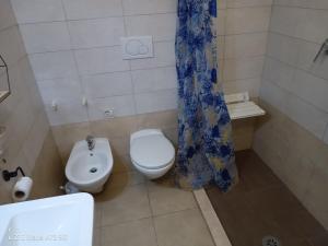 a small bathroom with a toilet and a sink at La Tenuta del Passero in Le Ferriere