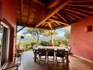 Fotografia z galérie ubytovania Villa vue mer, piscine chauffée, plage, tennis, port privé v destinácii Porto-Vecchio