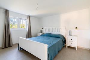 Posteľ alebo postele v izbe v ubytovaní Bas de villa refait à neuf, climatisation et terrasse vue mer