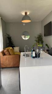 Kuchyň nebo kuchyňský kout v ubytování Stunning luxurious studio in Malindela - 2044