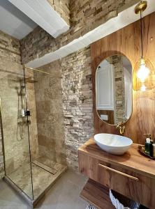 Een badkamer bij Castle Transylvania