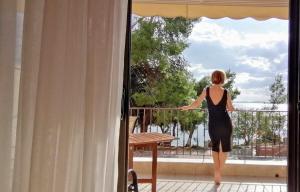 A balcony or terrace at To Spitaki