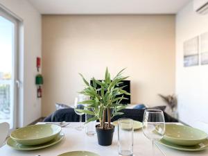 Sea front 3rd floor Apartment in Marsaskala by Solea的休息区