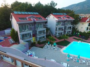 Vista ariale su una casa e una piscina di Nokta Ören Suit Apart, Fethiye, Ölüdeniz a Fethiye