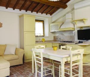 Virtuvė arba virtuvėlė apgyvendinimo įstaigoje Agriturismo San Lorenzo
