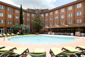 a large swimming pool in front of a building at Apartaments SB Corona Tortosa in Tortosa