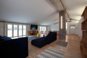 A television and/or entertainment centre at BasicVillage Milano