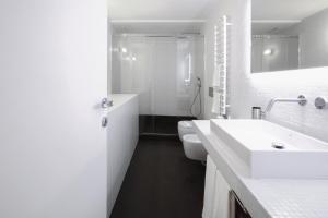 A bathroom at BasicVillage Milano