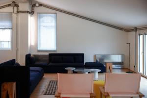 A seating area at BasicVillage Milano