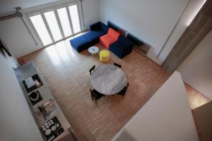 A seating area at BasicVillage Milano