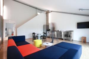 A seating area at BasicVillage Milano