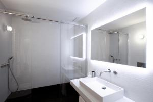 A bathroom at BasicVillage Milano