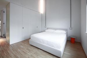 A bed or beds in a room at BasicVillage Milano