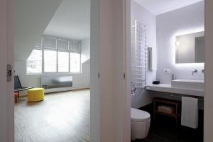 A bathroom at BasicVillage Milano