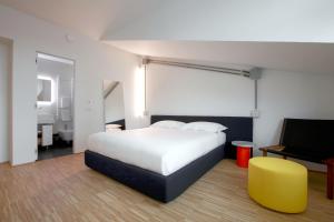 A bed or beds in a room at BasicVillage Milano
