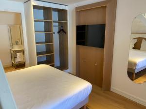 Postel nebo postele na pokoji v ubytování La Clef des Châteaux