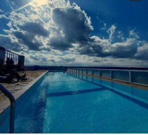 una grande piscina di acqua blu sulla spiaggia di One bedroom fully furnished apartment a Kiambu