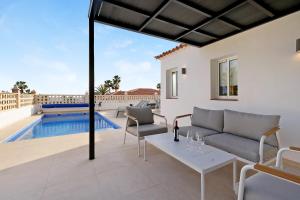 Swimmingpoolen hos eller tæt på Villa Vista